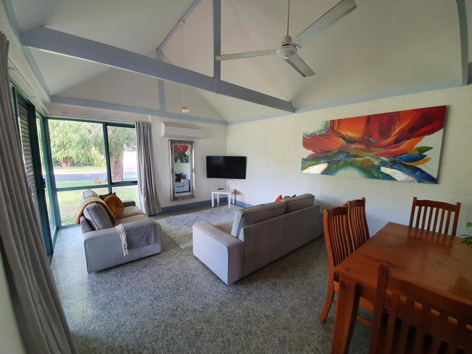 Busselton Holiday Units Room photo