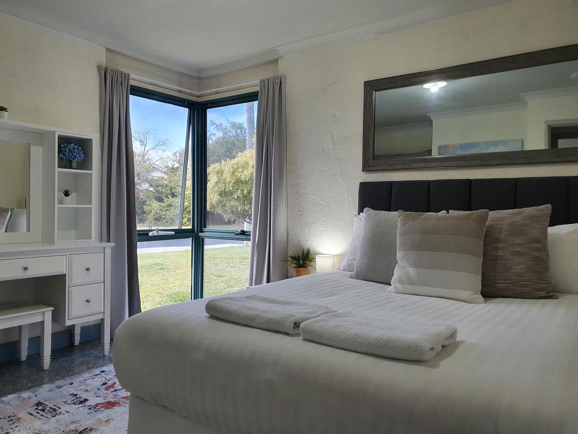 Busselton Holiday Units Room photo